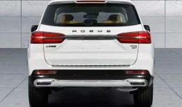 荣威rx8最新爆料信息,硬派越野再升级，性能与豪华并存