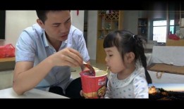 小女孩吃东西爆料视频,小女孩吃东西视频走红网络